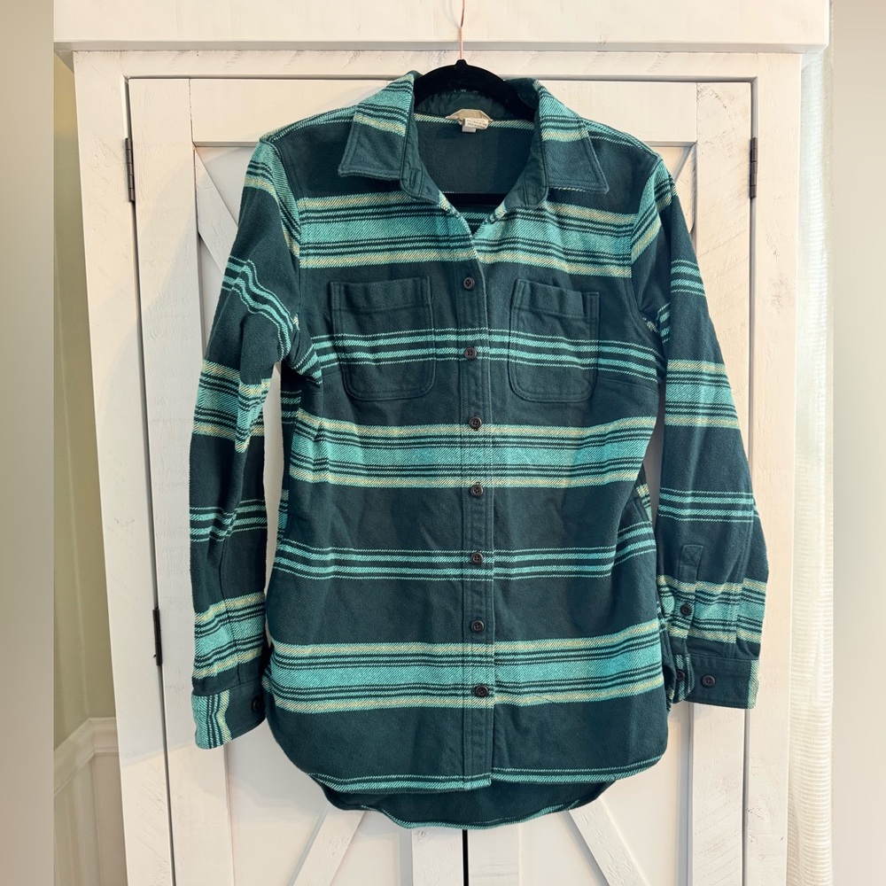DULUTH Trading Company teal shirt jacket. EUC. Women’s small.